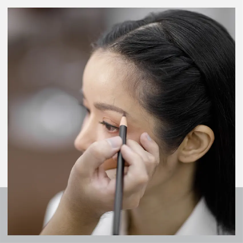 Khun Nook Suthida has her eyebrows removed at Adenaa.